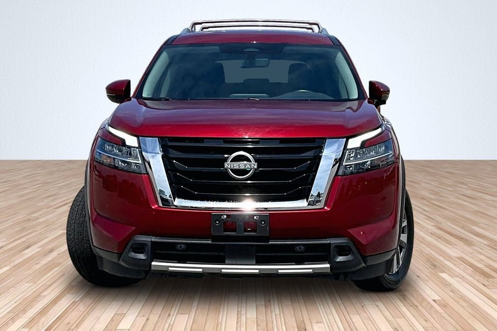 Used 2023 Red Nissan SL image 3