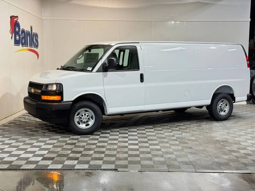 New 2026 Summit White Chevrolet WT image 2
