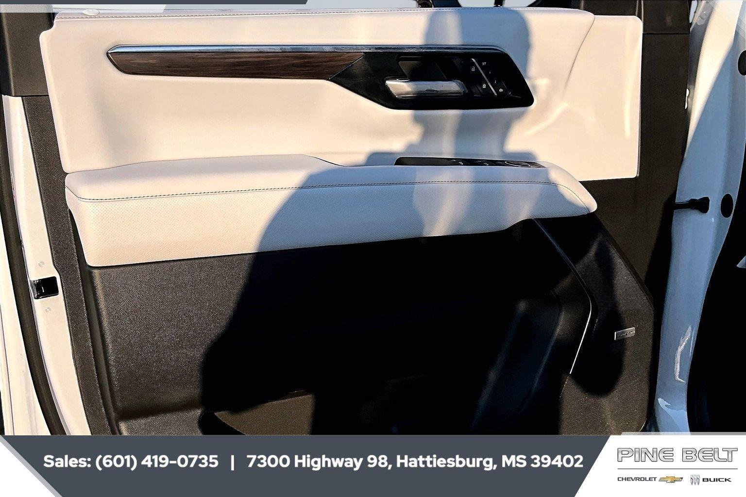New 2026 Polar White Tricoat Chevrolet Premier image 17