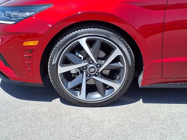 Used 2023 Red Hyundai SEL Plus image 11
