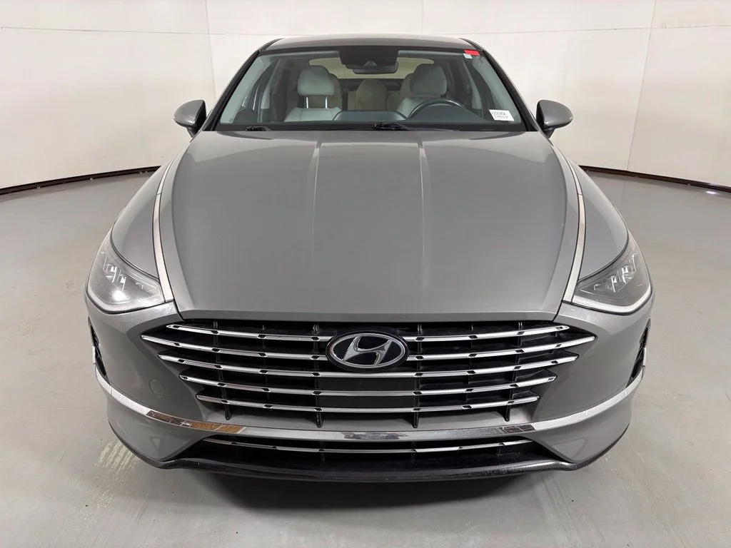Used 2022 Gray Hyundai SEL image 3