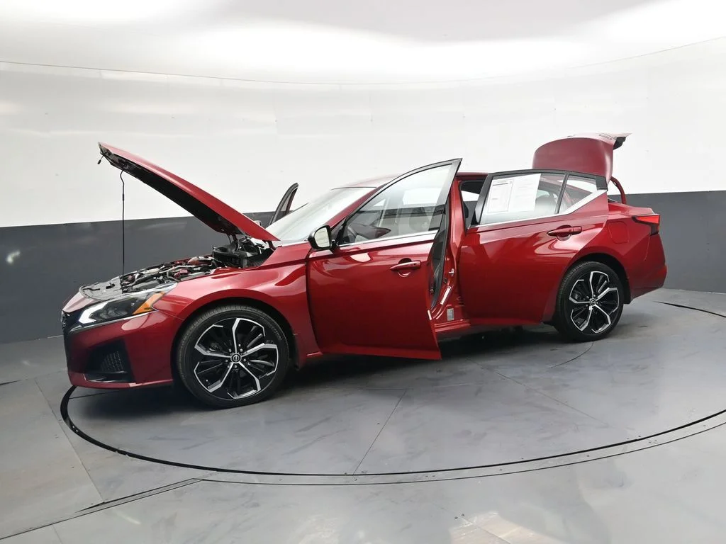 Used 2025 Red Nissan 2.5 SR image 51