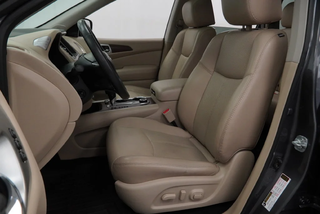 Used 2017 Gun Metallic Nissan Platinum image 4