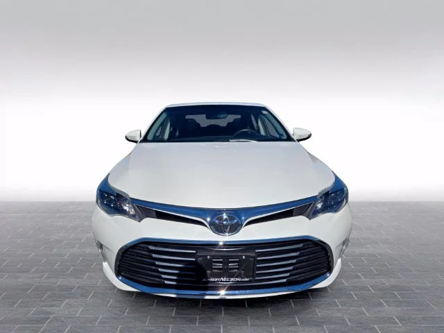 Used 2016 White Toyota XLE Premium image 2