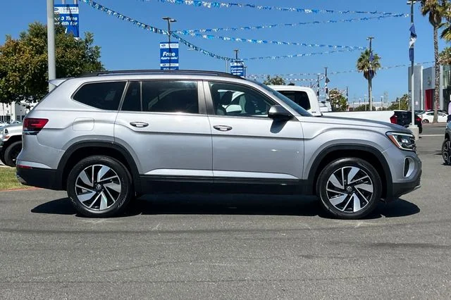 Used 2024  Volkswagen 2.0T SE w/Technology image 3