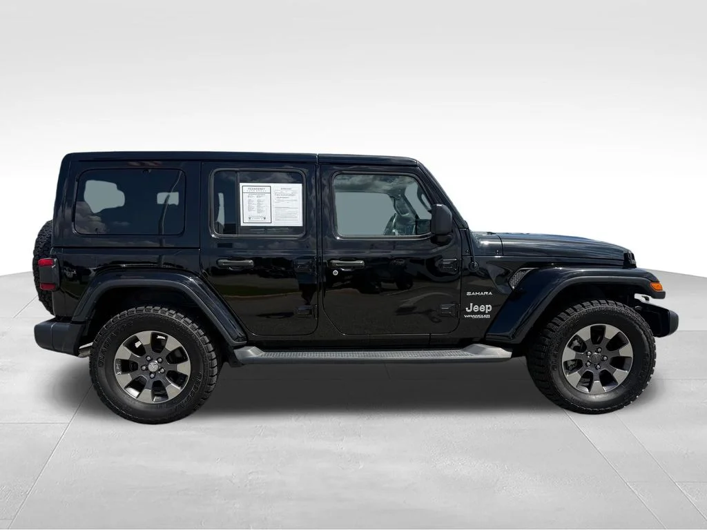 Used 2018 Black Jeep Unlimited Sahara image 27