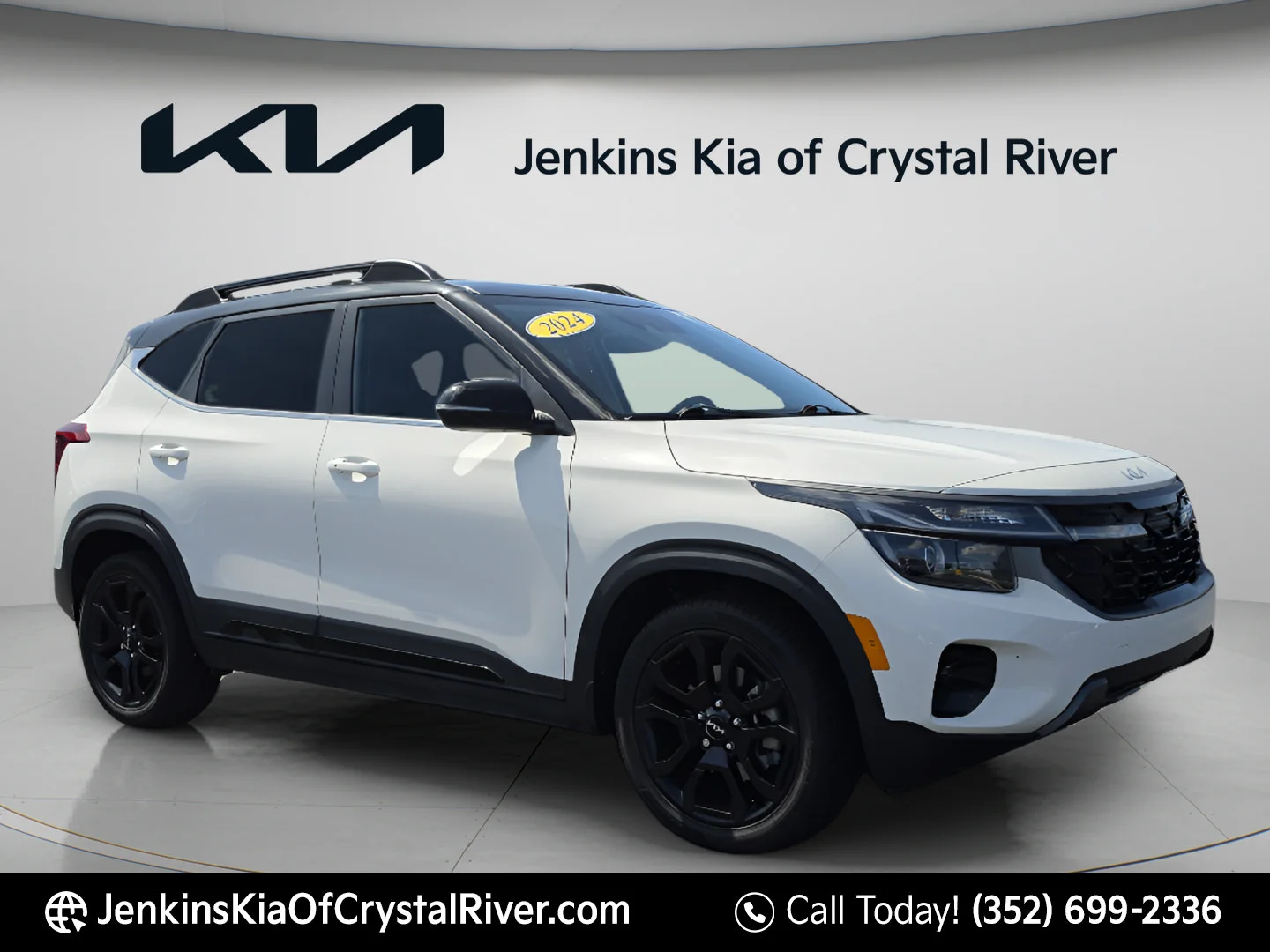 Used 2024 Clear White/Black Roof Kia X-Line image 2
