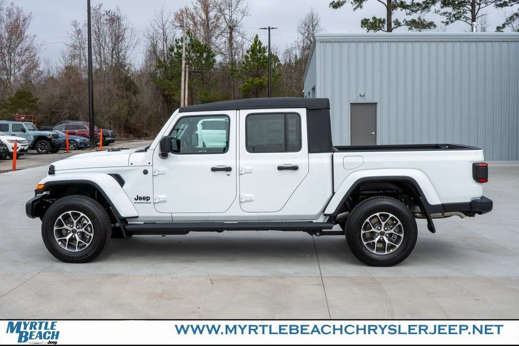 New 2026 Bright White Clear-Coat Exterior Paint Jeep Sport S image 3