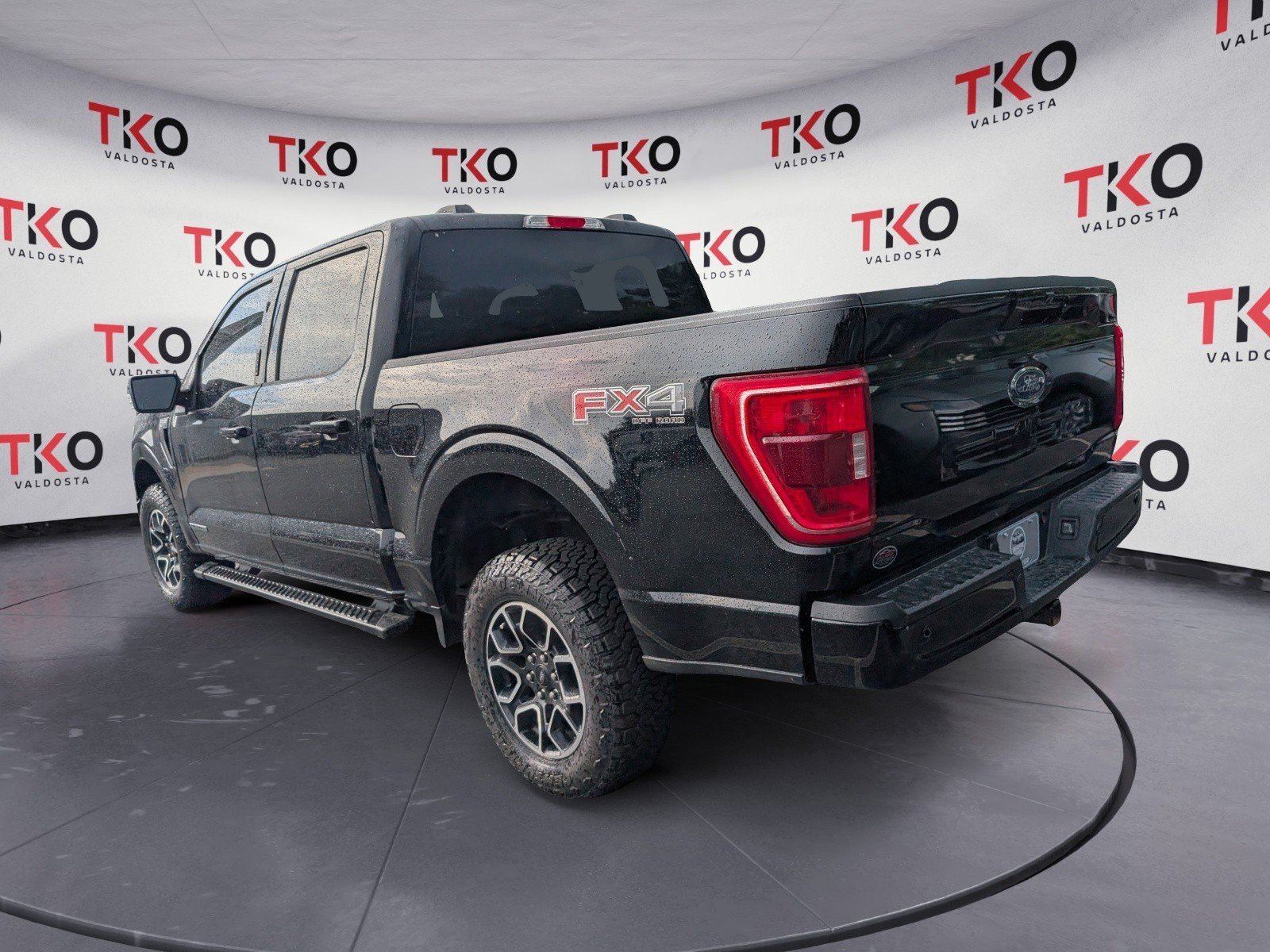Used 2021  Ford XLT image 3