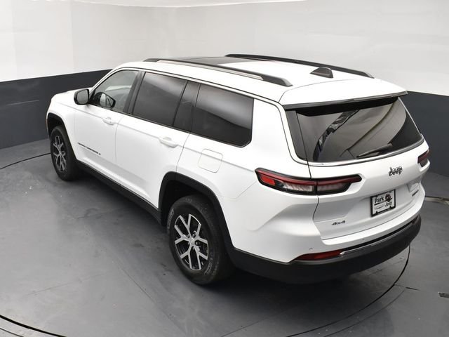 Used 2023 White/off-white Jeep Limited image 16