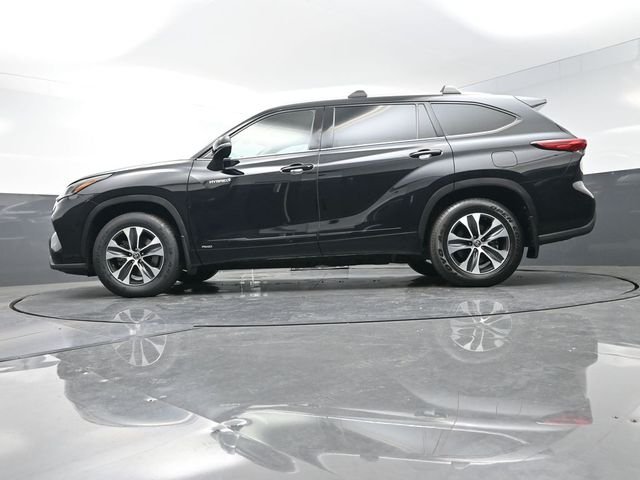 Used 2021 Black Toyota XLE image 54