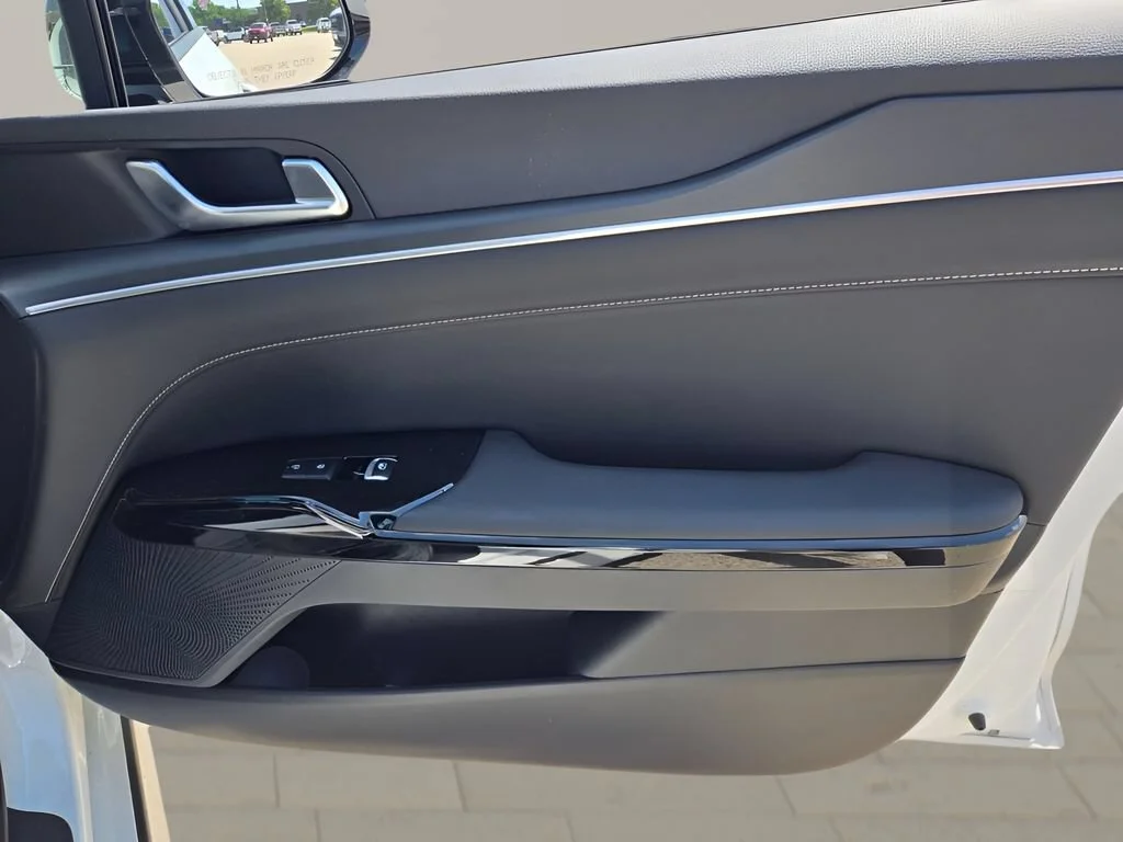 2025 Kia K5 GT-Line - Photo 9
