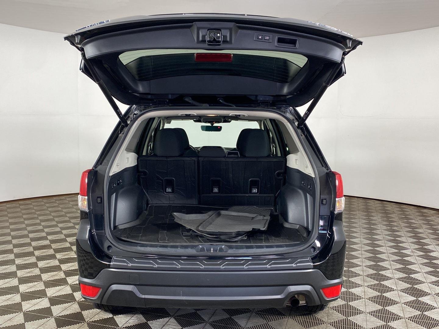 Used 2024 Crystal Black Silica Subaru Premium image 7
