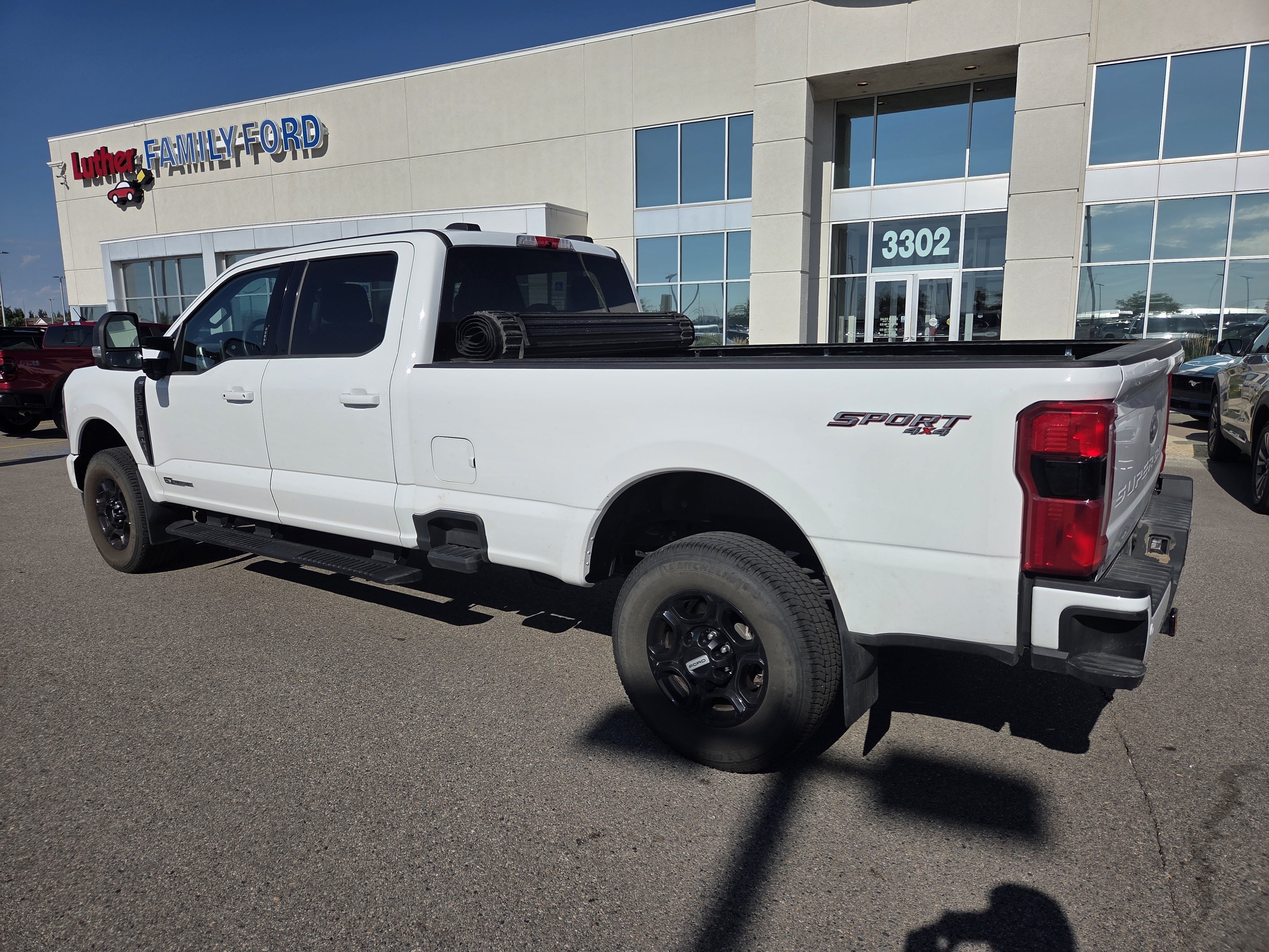 Used 2023 Oxford White Ford XLT image 3