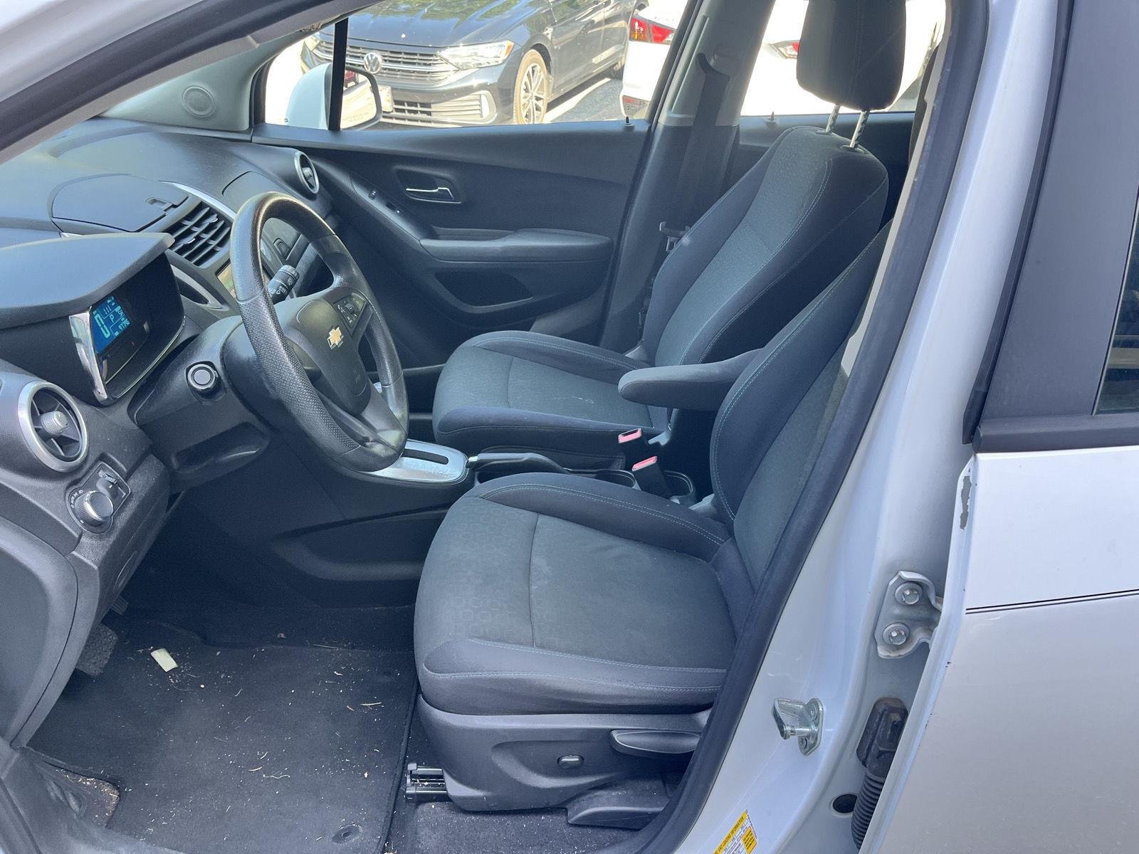 Used 2015 Summit White Chevrolet LS image 11