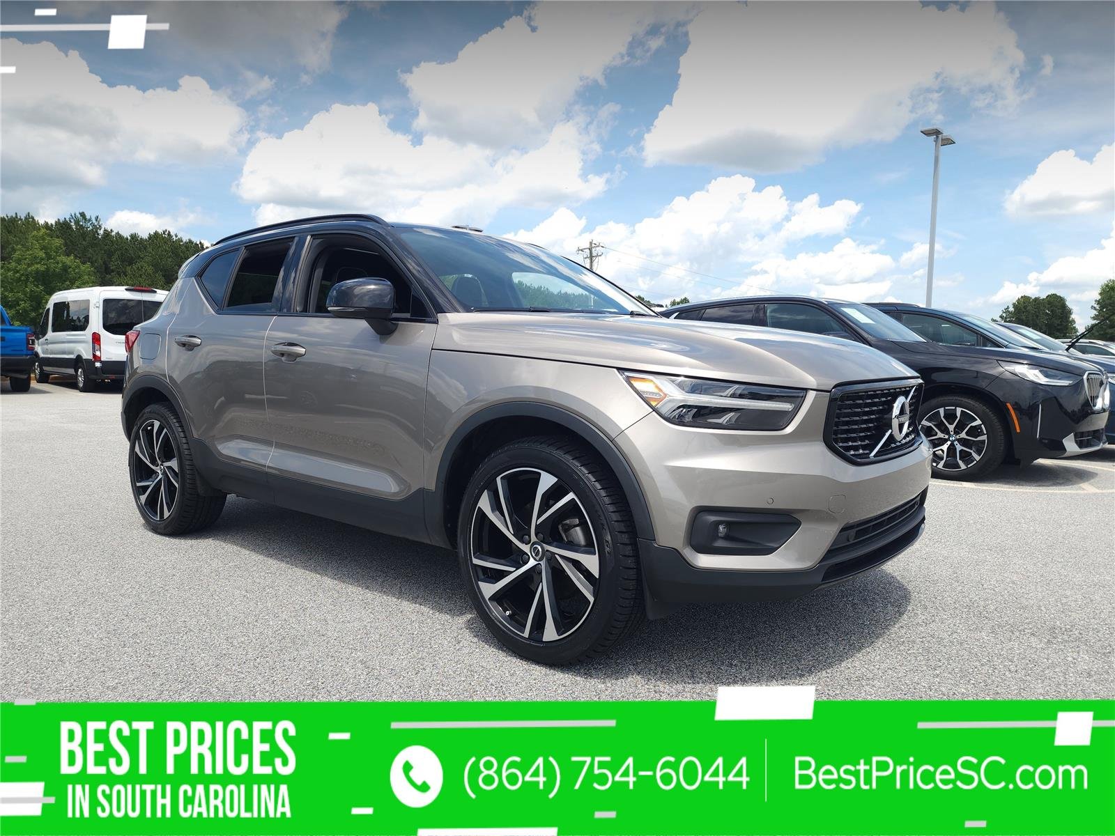 2022 Volvo XC40 T4 R-Design's photo