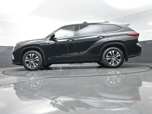 Used 2021 Black Toyota XLE image 54