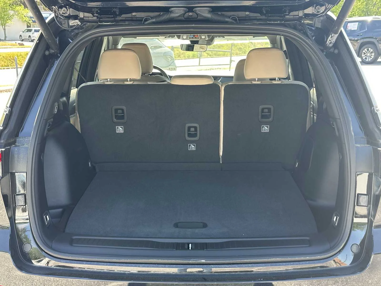 New 2026 Diamond Black Crystal Pearlcoat Jeep Limited image 18