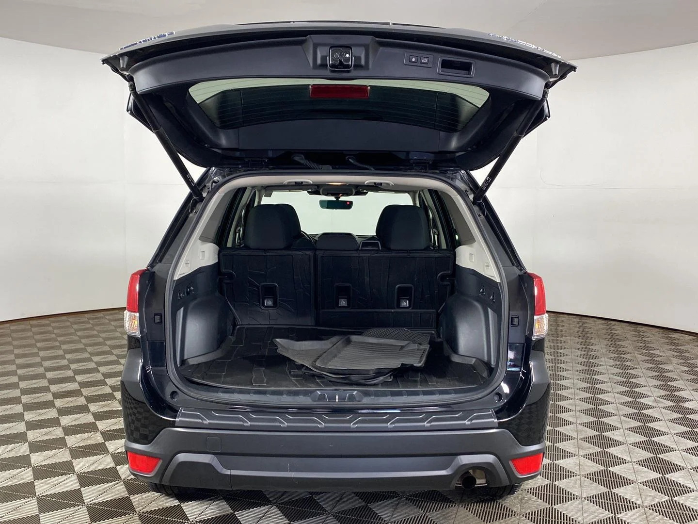 Used 2024 Crystal Black Silica Subaru Premium image 7