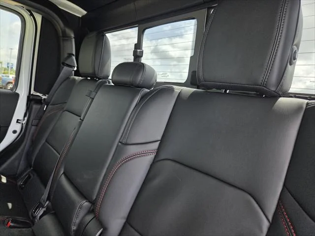 New 2026 Bright White Clear-Coat Exterior Paint Jeep Rubicon image 22