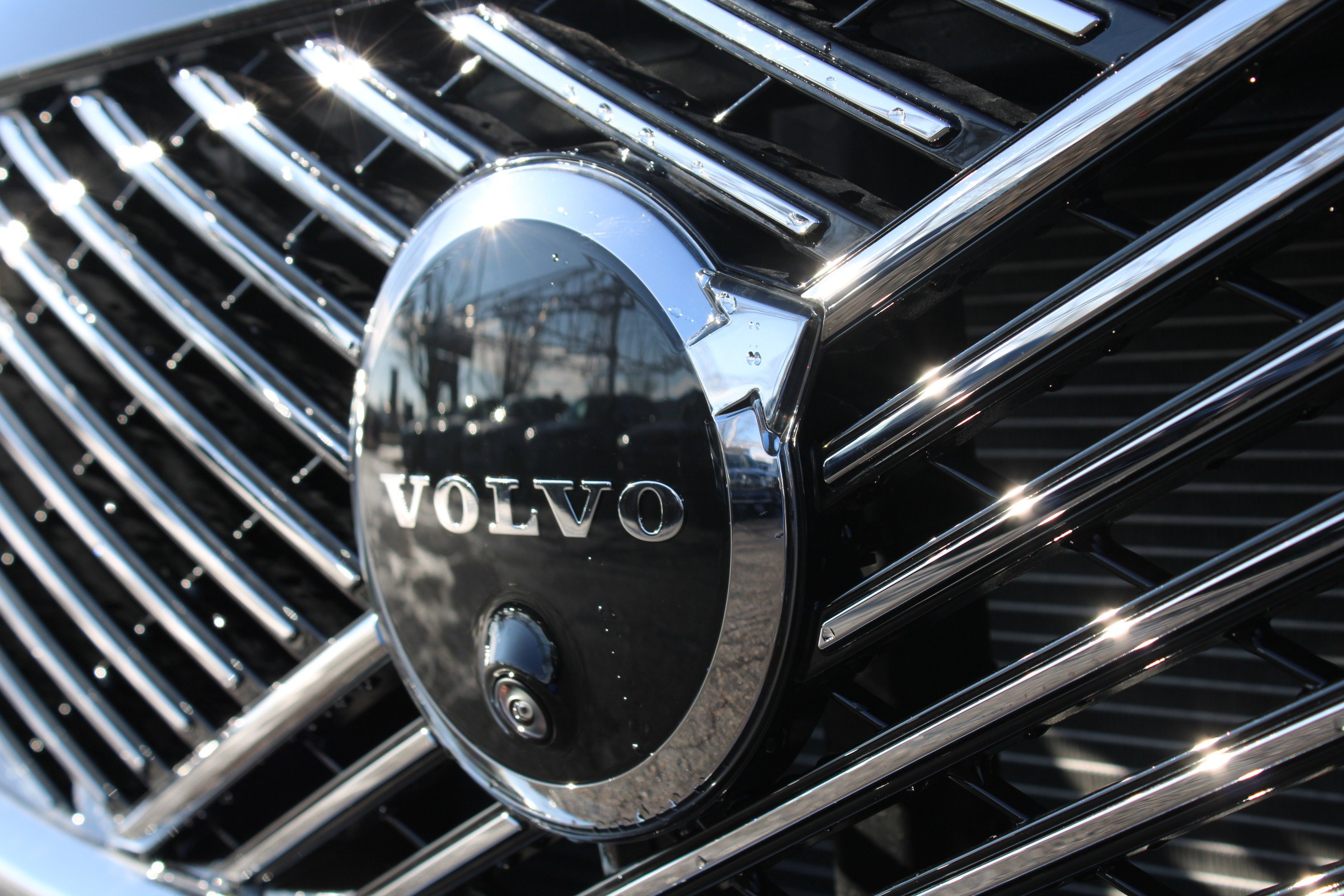 New 2026 Onyx Black Metallic Volvo Plus image 65