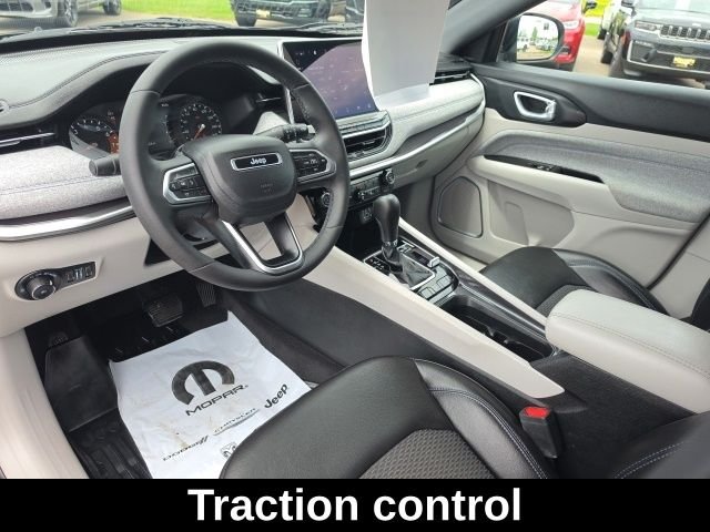 Used 2023 Black Jeep Latitude image 15