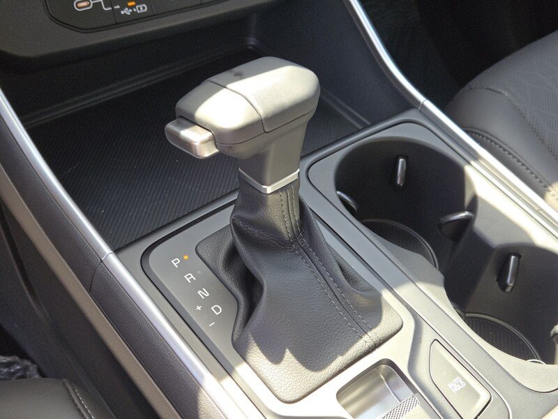 New 2026 Snow White Pearl Kia LXS image 16