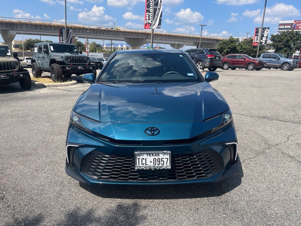 Used 2025 Green Toyota SE image 2