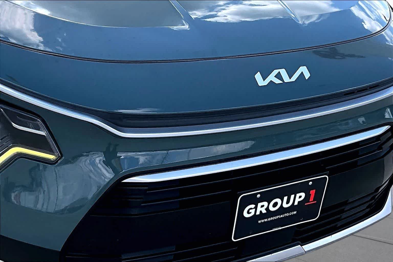 Used 2023 Cityscape Green Kia EX image 51