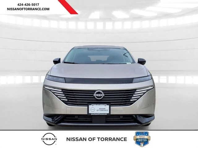 New 2027 Champagne Silver Metallic Nissan Platinum image 2