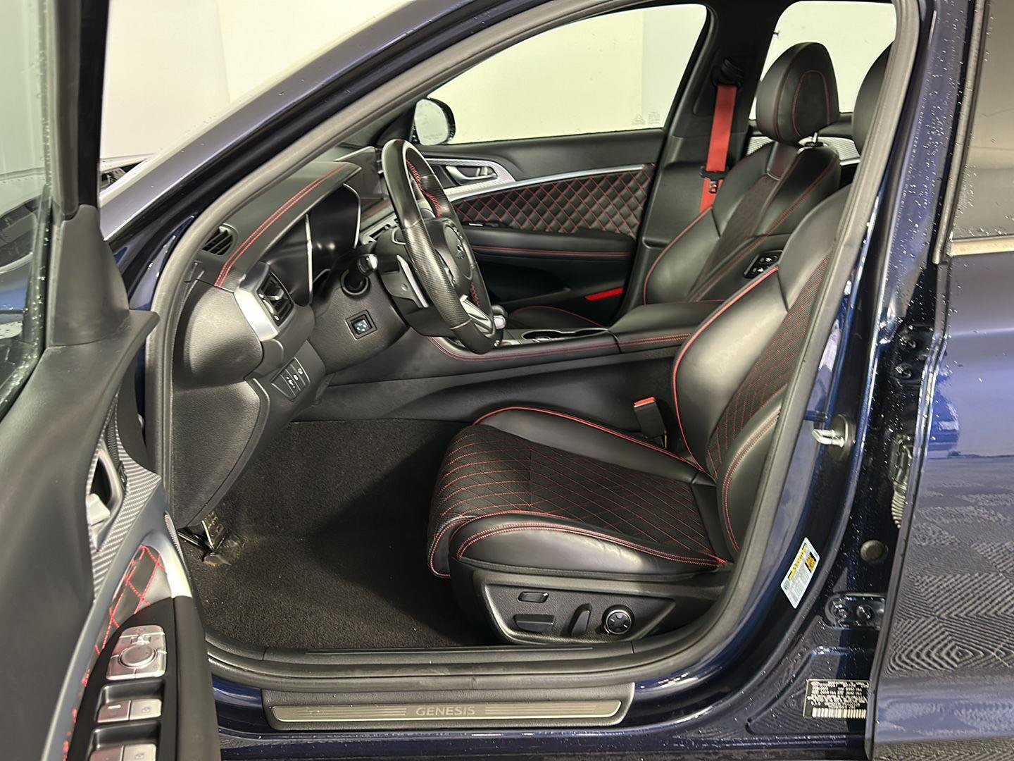Used 2023 Capri Blue Genesis 3.3T image 24