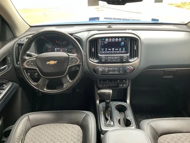Used 2018 Blue Chevrolet Z71 image 3