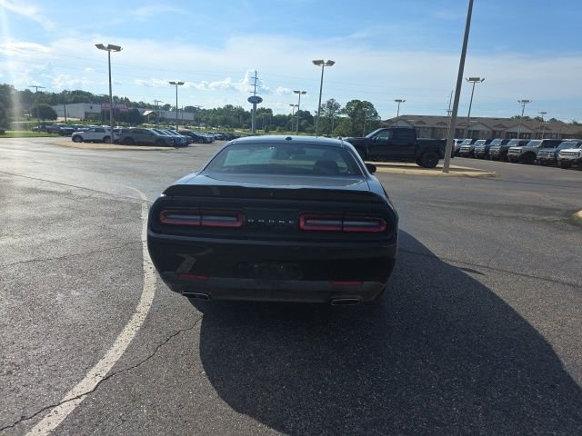 Used 2019 Pitch Black Clearcoat Dodge SXT image 4