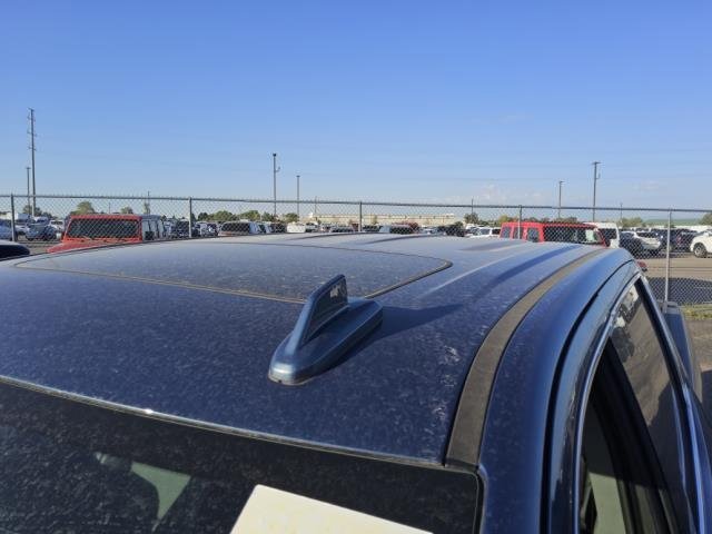 Used 2025  GMC Denali image 2