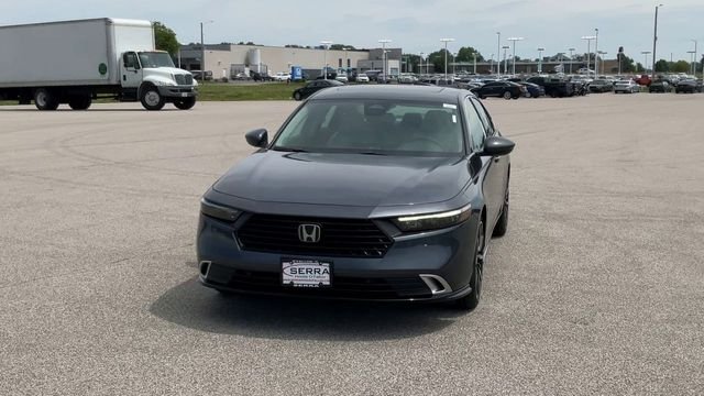 New 2026 Meteorite Gray Metallic Honda Touring image 4