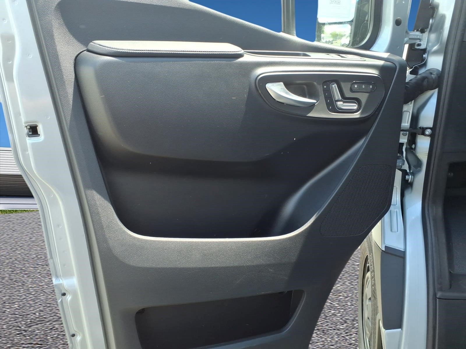 New 2026 high-tech silver metallic Mercedes-Benz  image 23