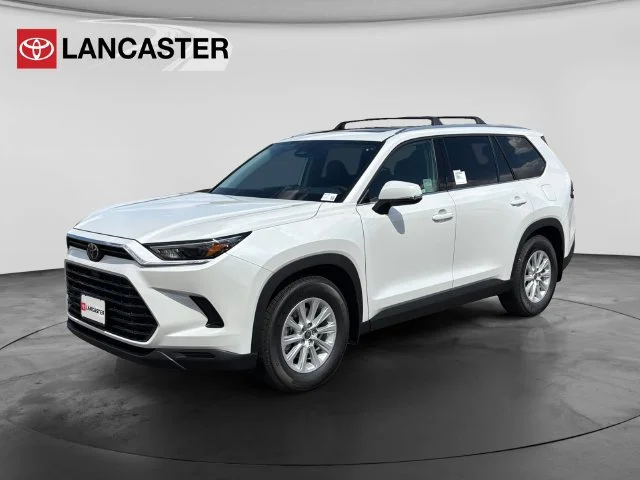 New 2026 Wind Chill Pearl <sup>1</sup> Toyota  XLE image 3