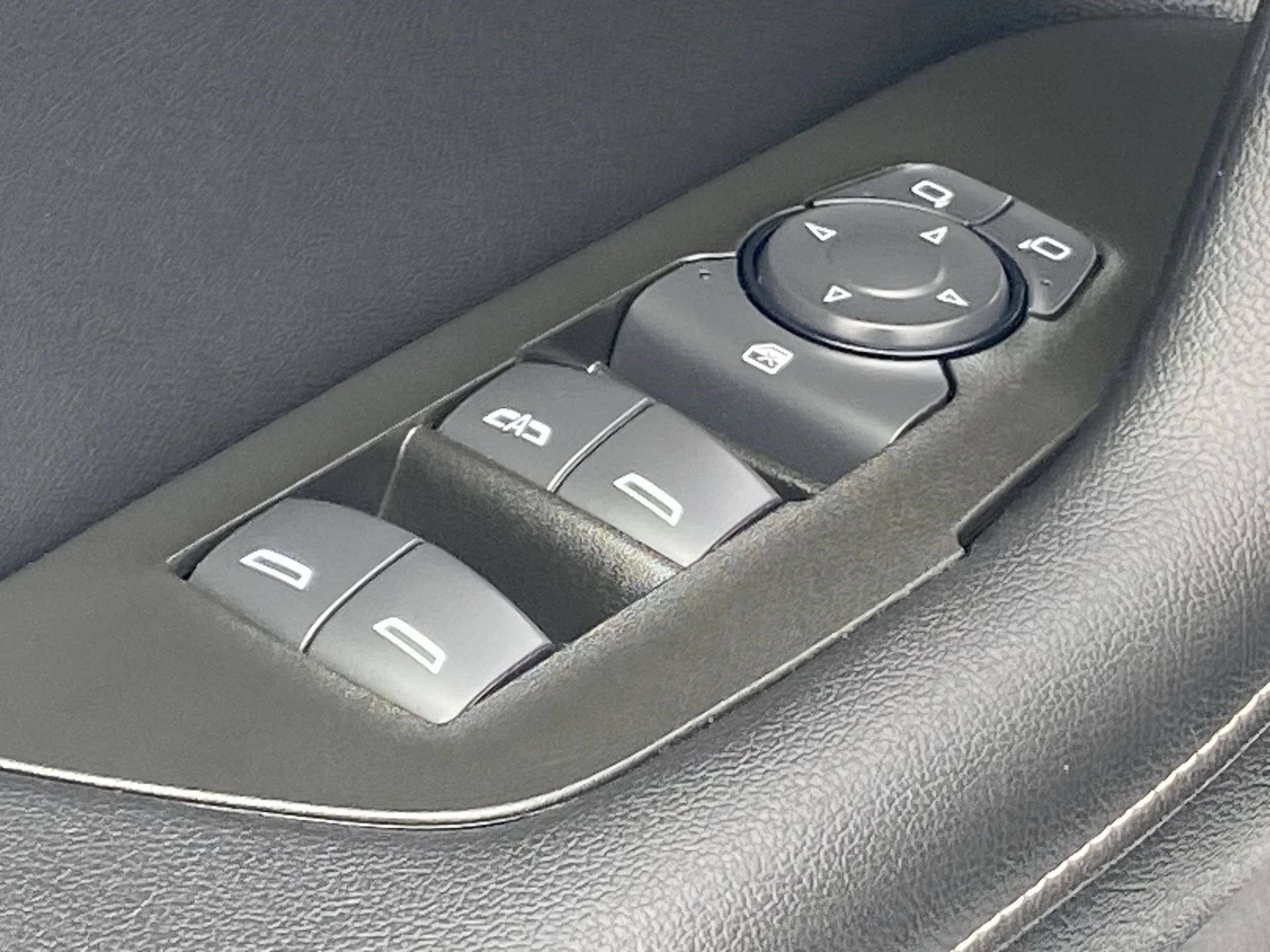 2025 Chevrolet Blazer 2LT - Photo 27