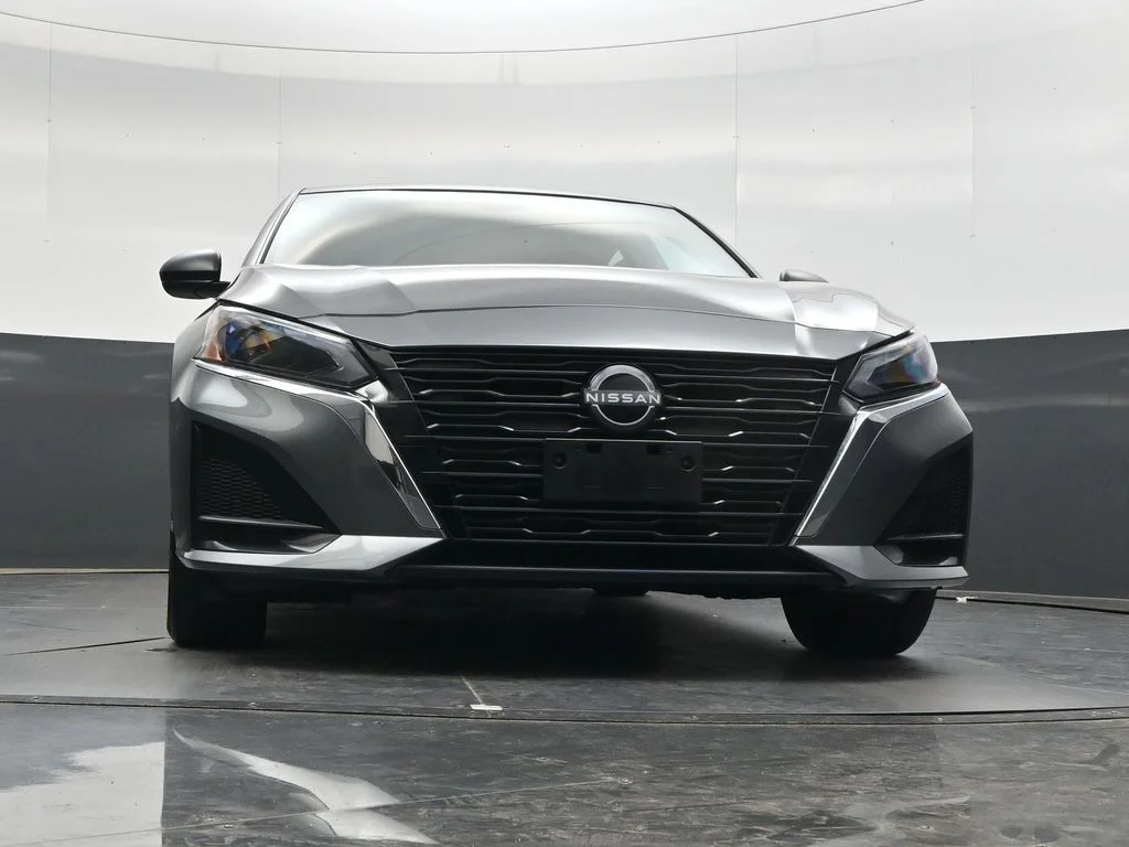 Used 2025 Gray Nissan 2.5 SV image 41