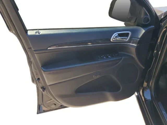 Used 2018 Diamond Black C Jeep Trailhawk image 13