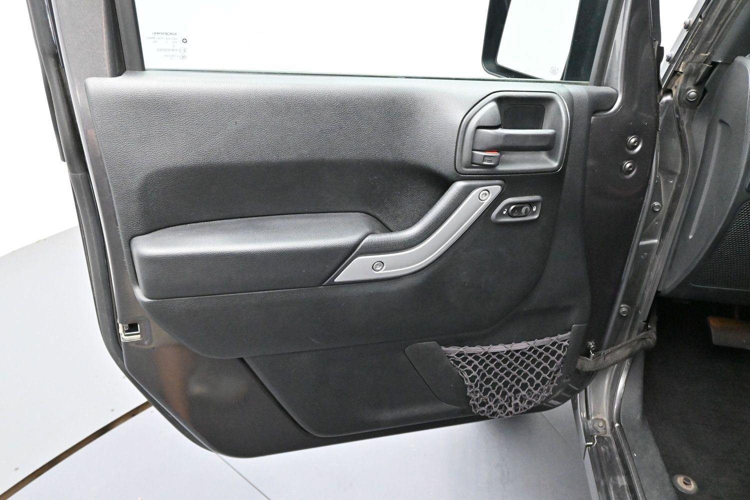 Used 2017 Granite Crystal Metallic Clearcoat Jeep Rubicon image 9