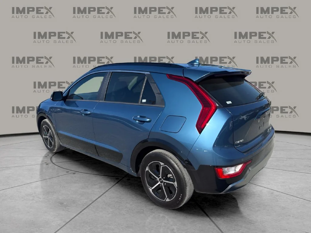Used 2025 Blue Kia SX image 3