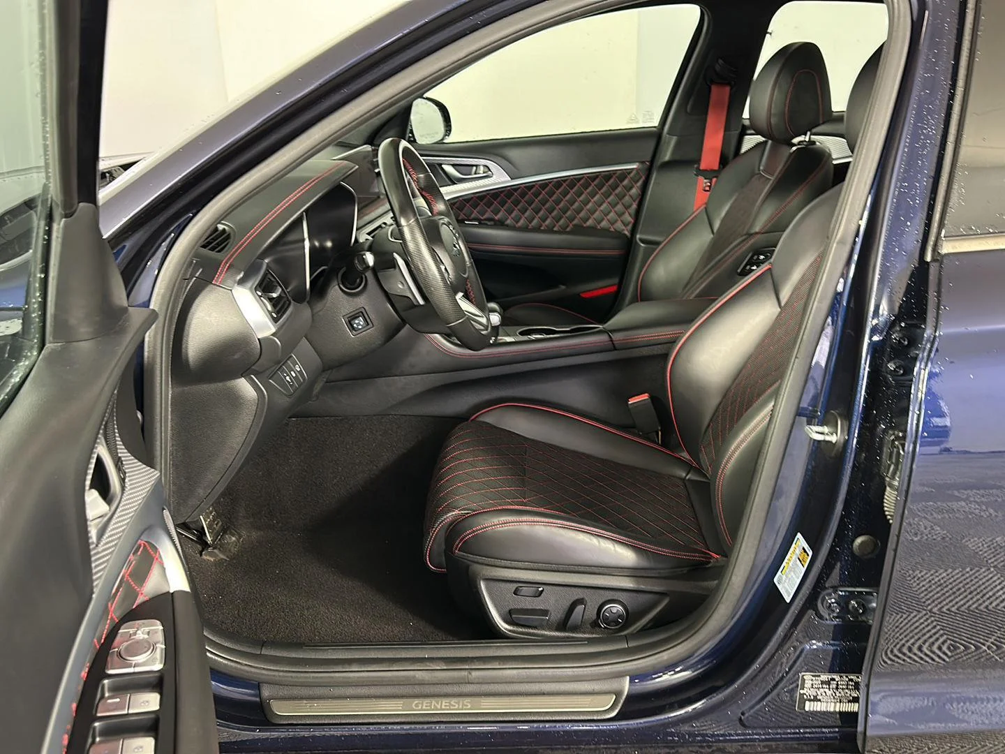 Used 2023 Capri Blue Genesis 3.3T image 24