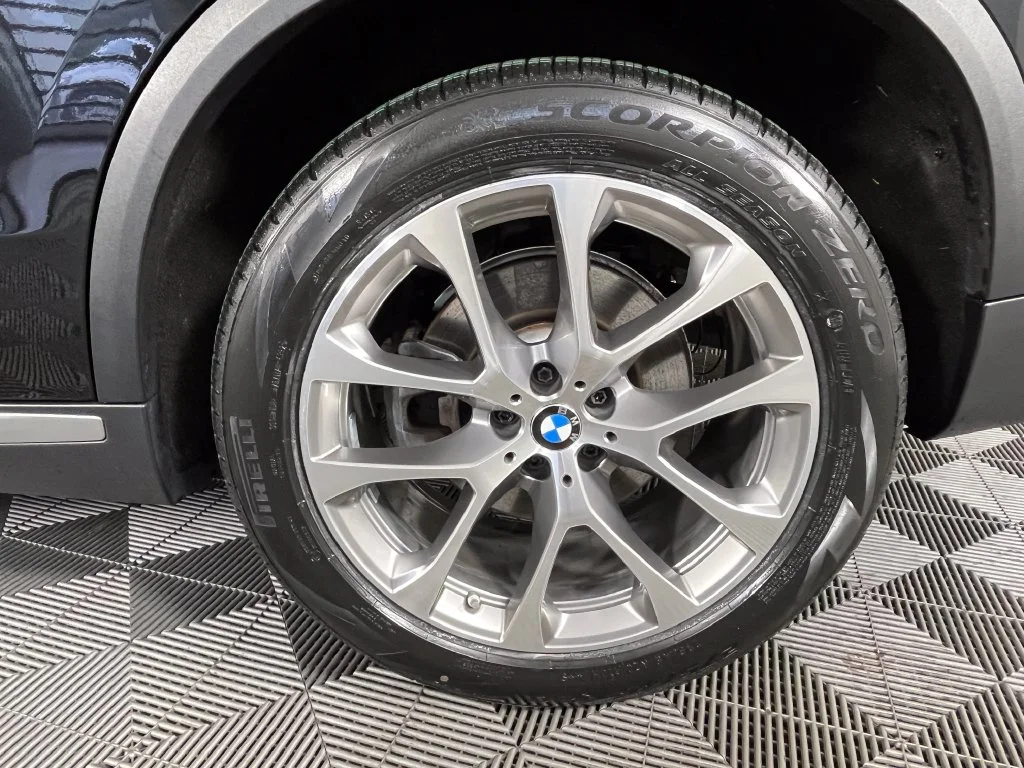 Certified Used 2024 Black Sapphire Metallic BMW xDrive40i image 15