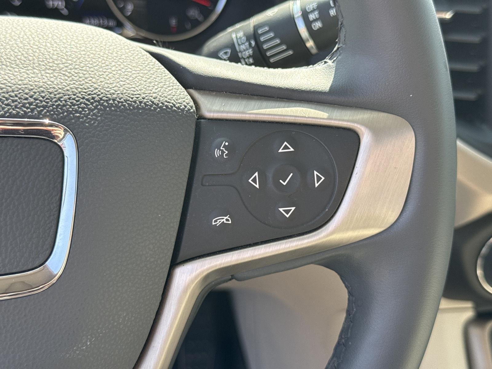 Used 2023 White Frost Tricoat GMC Denali image 17