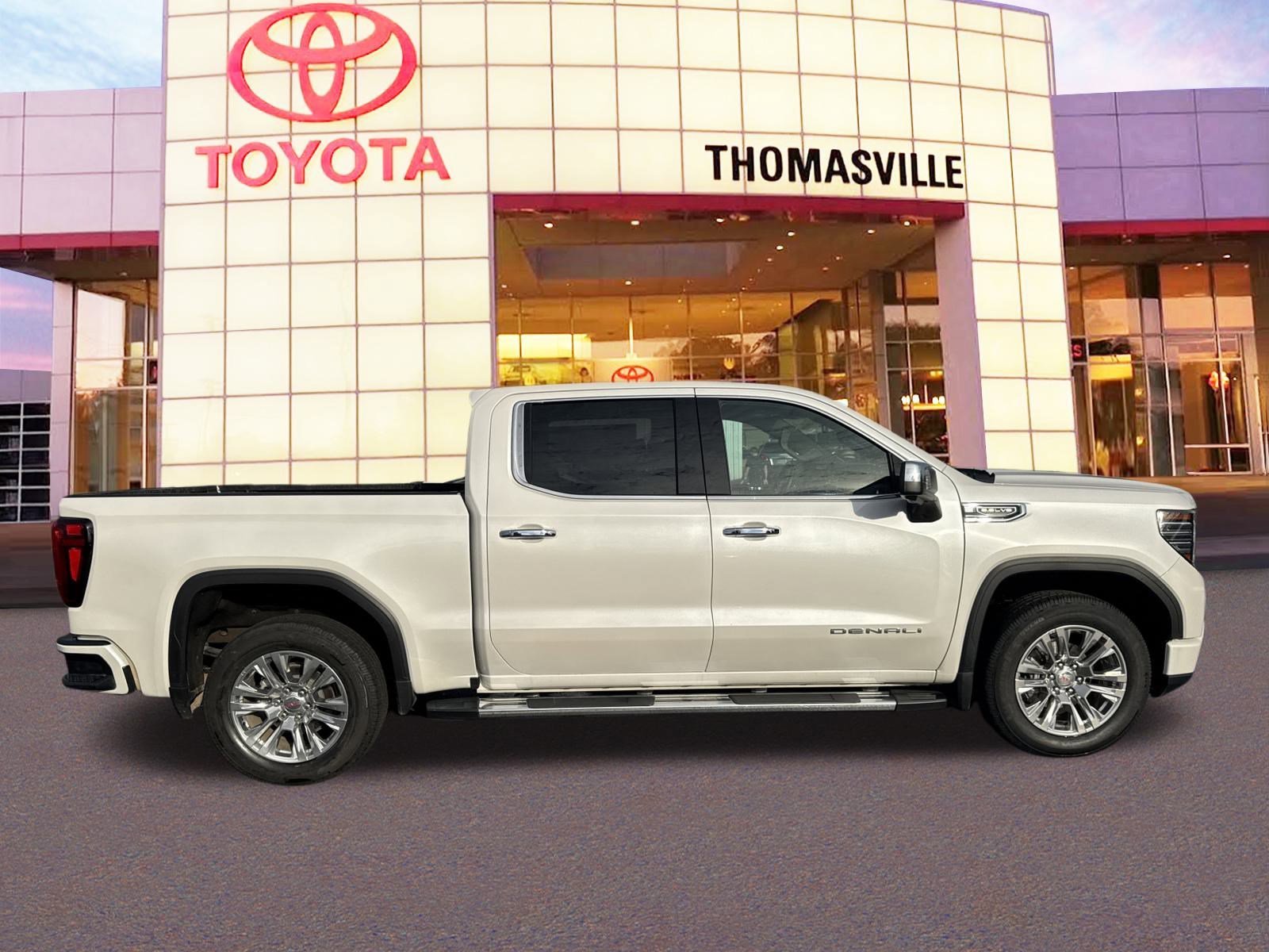 Used 2025 White Frost Tricoat GMC Denali image 4