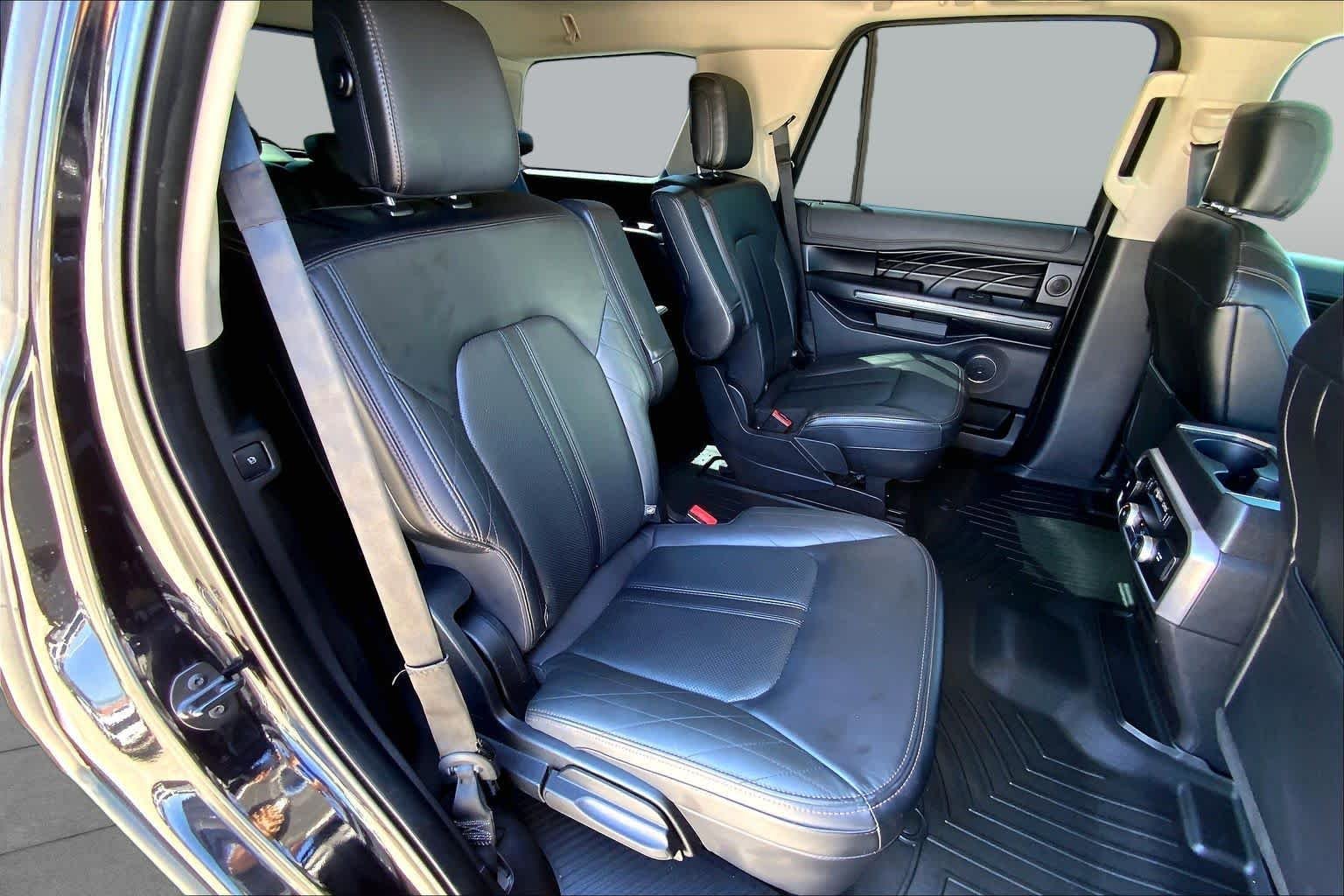 Used 2019 Agate Black Metallic Ford Platinum image 37