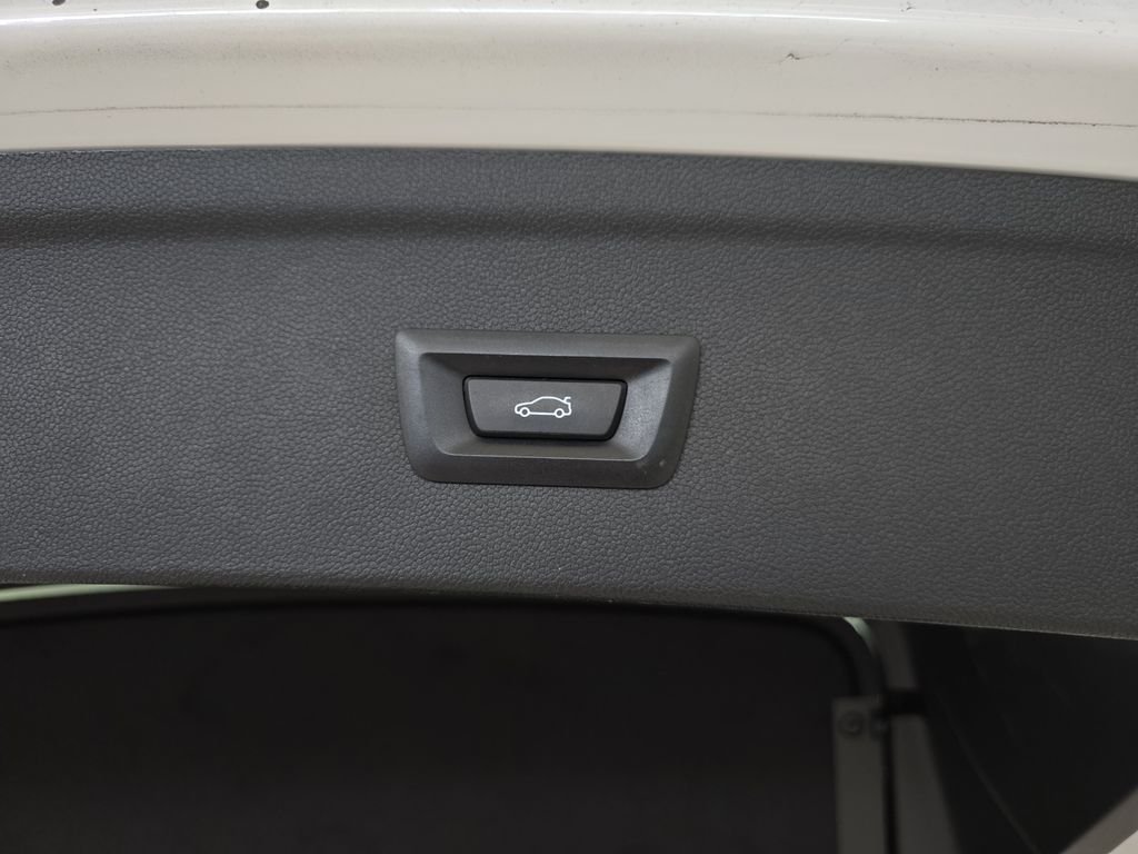 Certified Used 2024 Mineral White Metallic BMW xDrive50 image 31