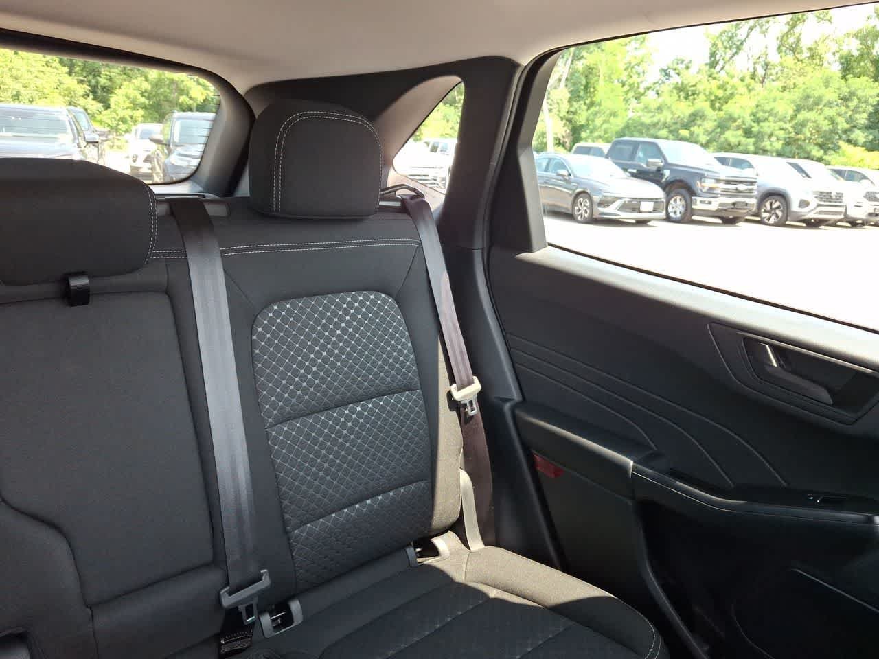 Used 2025 Oxford White Clearcoat Ford Active image 14