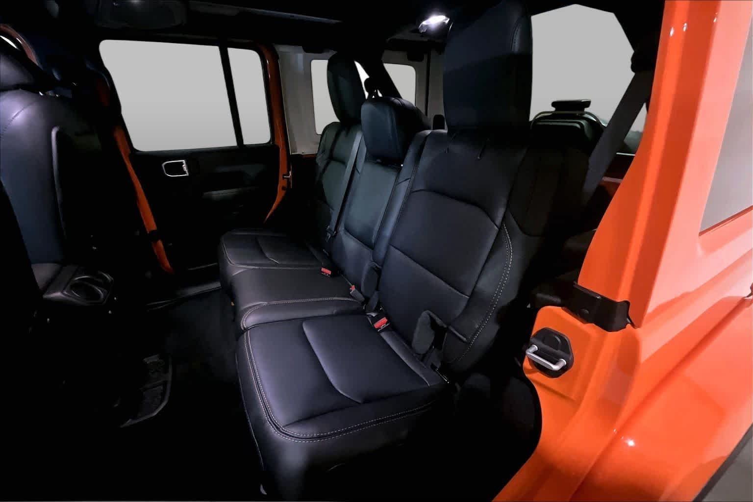Used 2025 Joose Jeep Sahara image 19